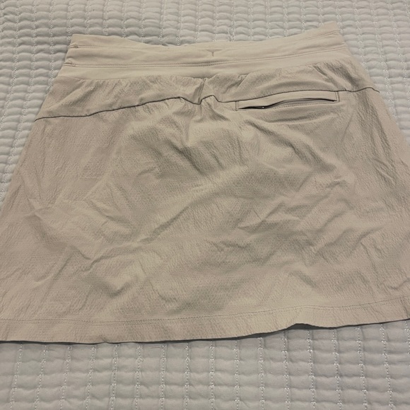 Athleta Trekkie Grey Skort Size 0 - Preowned - Picture 3 of 3